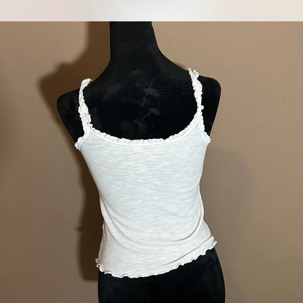 Divided White Ruffled Camisole - Picture 4 of 4